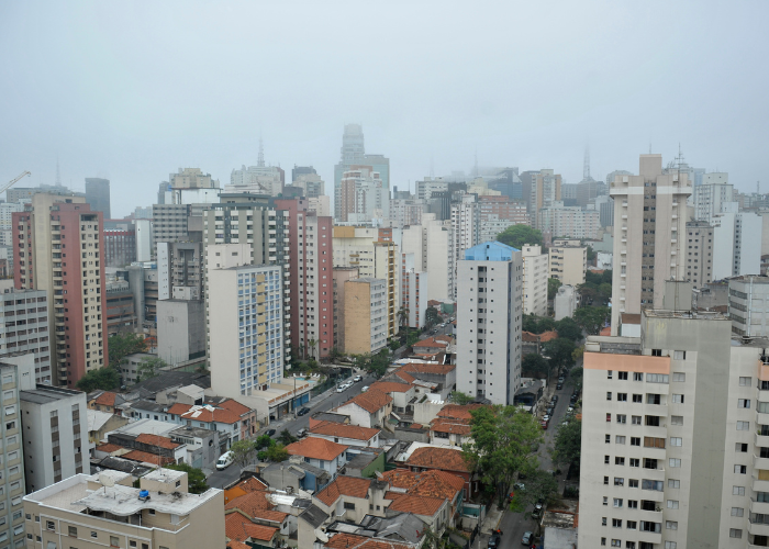 Buildings in São Paulo with hazy polluted air
